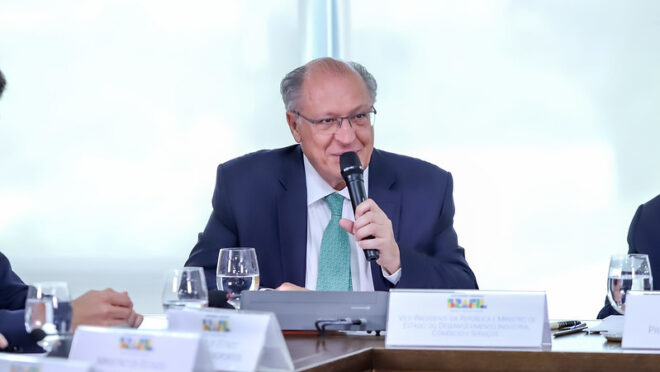 Safra recorde e queda do dólar devem reduzir preço dos alimentos