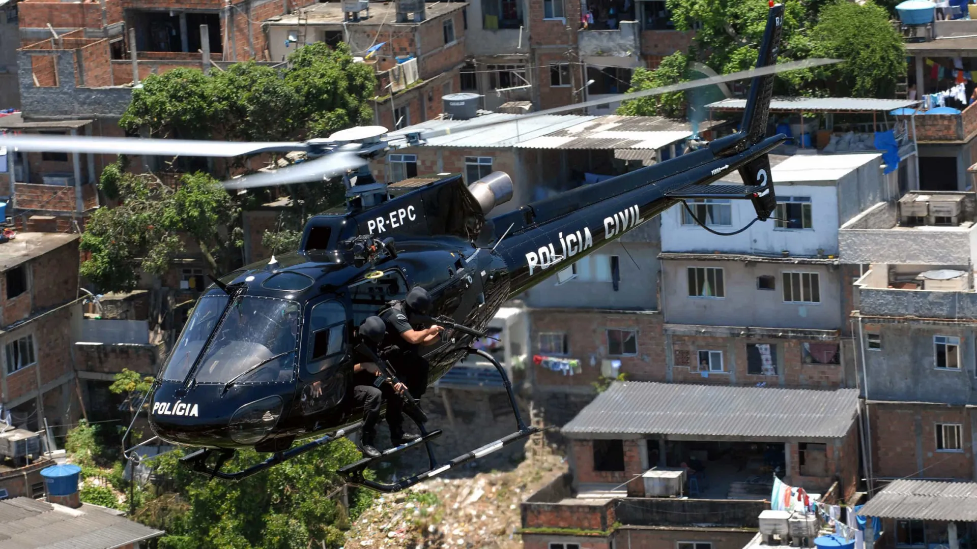 Tiroteio em operação no Complexo de Israel (RJ) fecha avenida Brasil e afeta trens