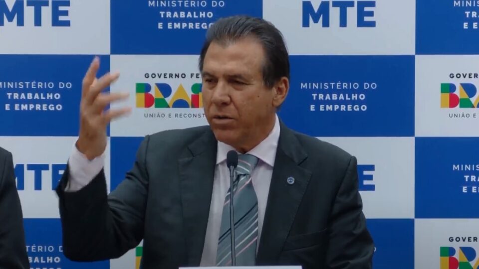 Brasil cria 137 mil empregos formais em janeiro e ministro reclama do mercado