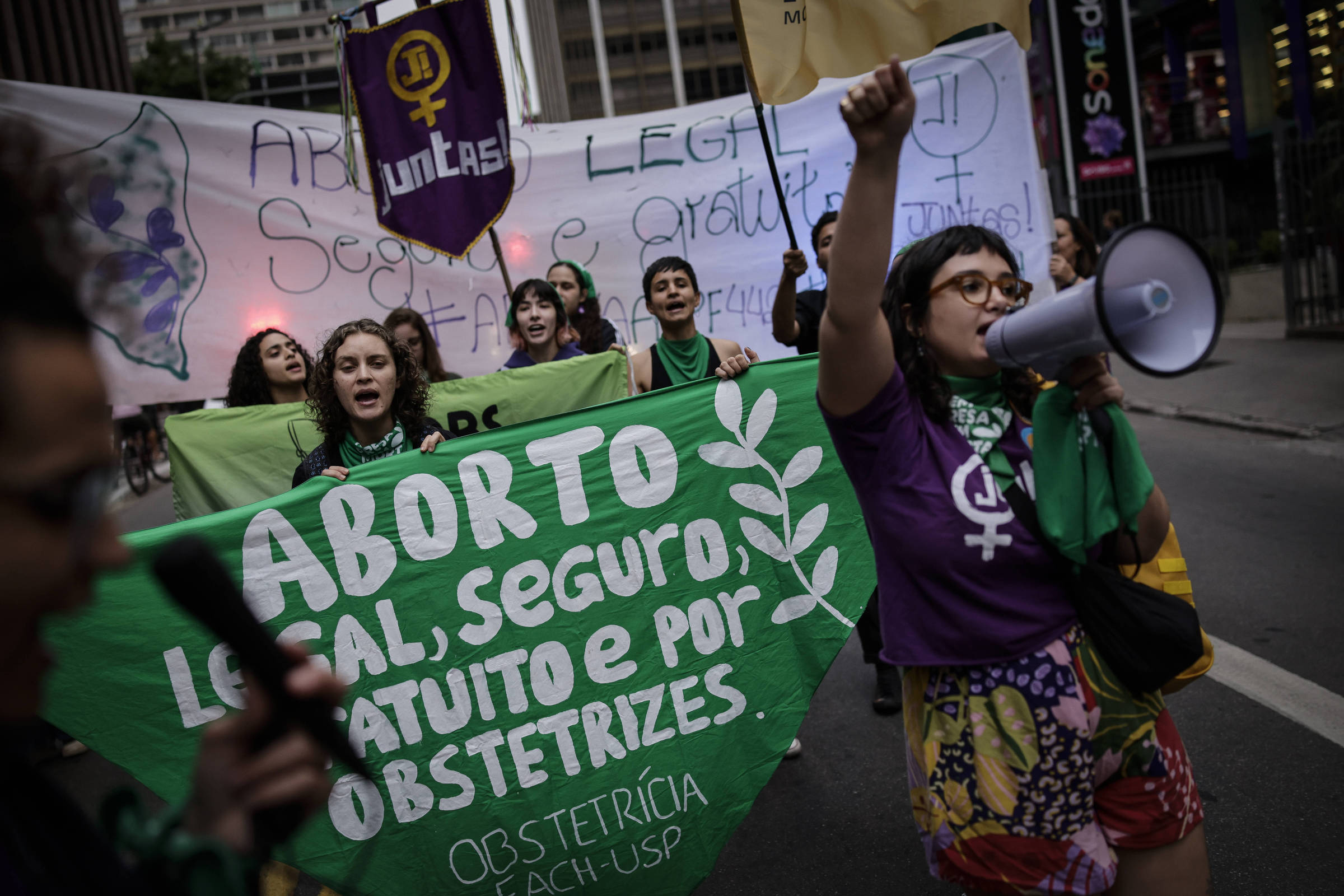 Projeto prevê cartazes contra aborto em hospitais no Rio - 13/05/2025 - Equilíbrio e Saúde