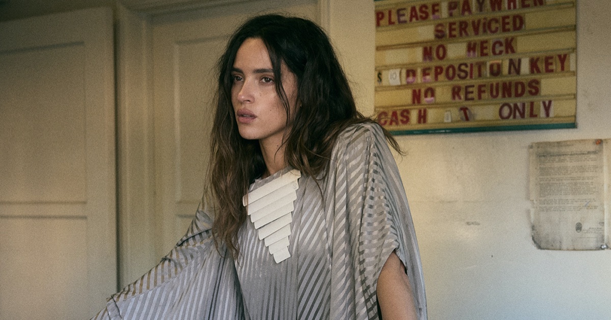 Adria Arjona é Motel Chic para Vogue Turquia