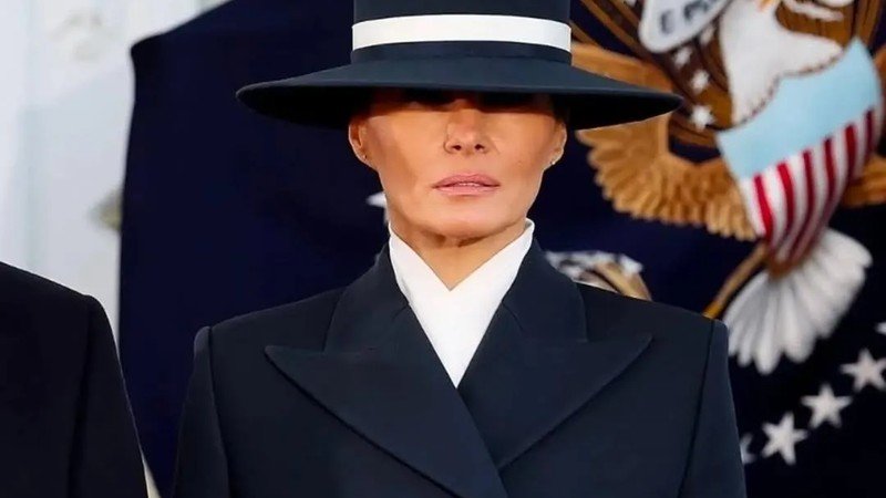 EP 232, Clare's Take: vestindo Melania - Decodificando o Power Power de ala direita da Big Fashion