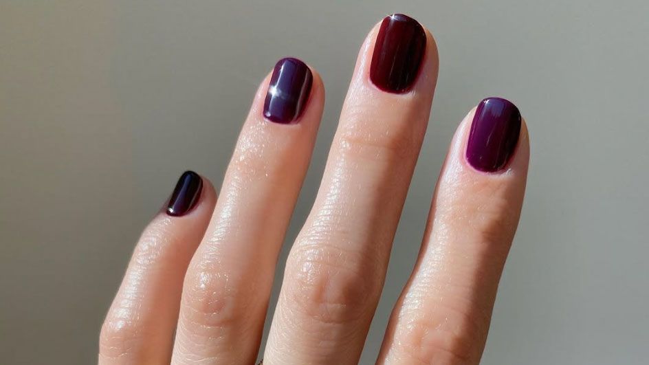 As unhas noturnas são surpreendentes tendência de manicure do verão