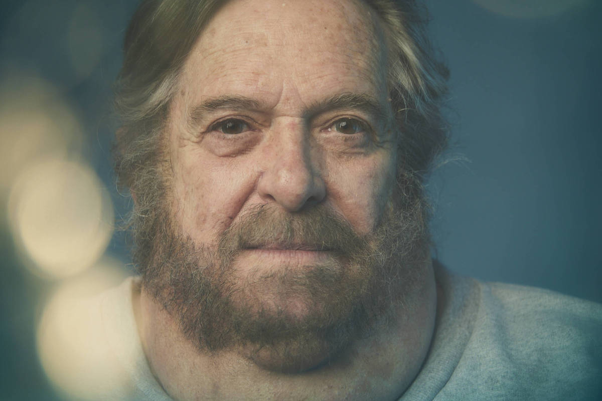 A Baleia: José de Abreu volta ao teatro como homem obeso - 06/06/2025 - Ilustrada