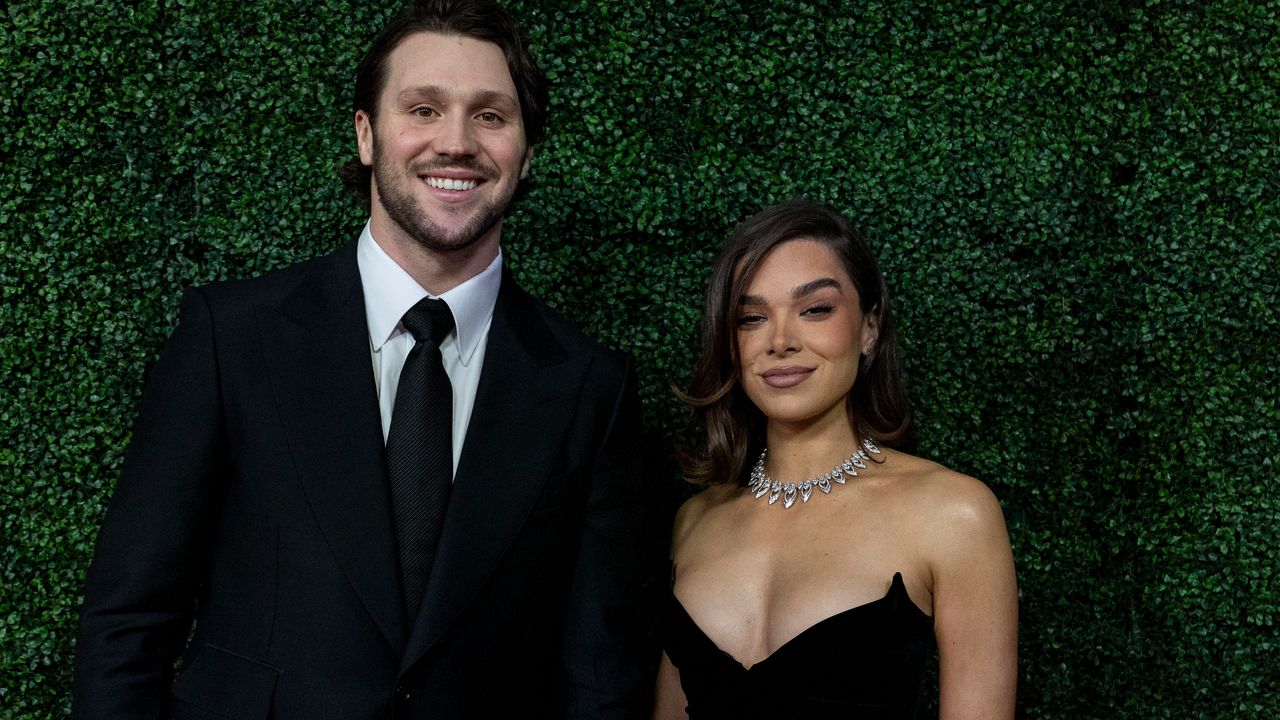 Hailee Steinfeld e Josh Allen: uma linha do tempo completa de relacionamento