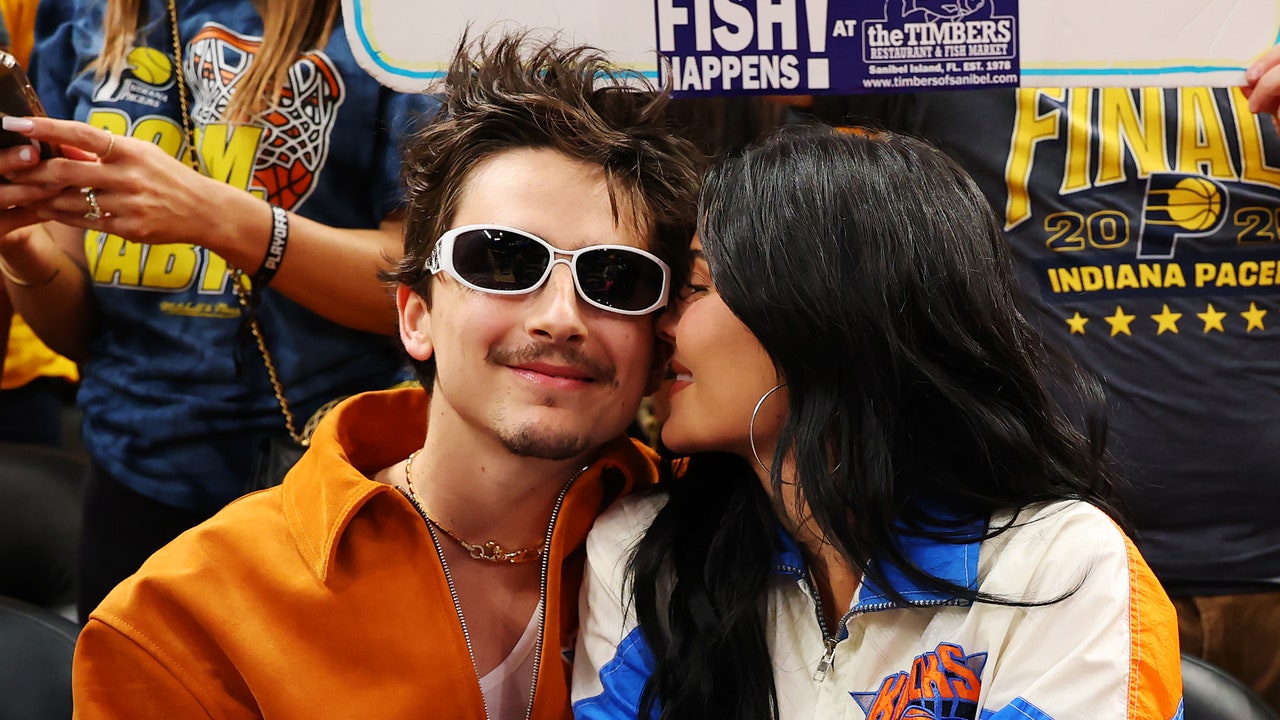Kylie Jenner e Timothée Chalamet vêem na derrota dos Knicks com seus Knicks -st-Fits ainda-e um grande beijo