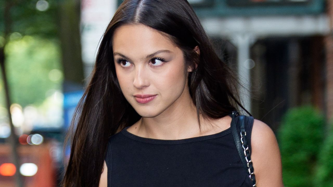 Olivia Rodrigo endureceu seus pequenos shorts curtos com botas de verão inesperadas