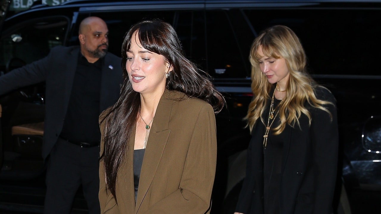Dakota Johnson e Jennifer Lawrence aperfeiçoaram “Smart Casual”
