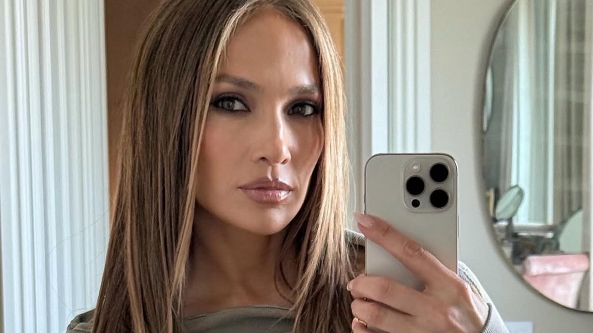 Mani 'BB Cream' de Jennifer Lopez é a melhor maneira de obter 'suas unhas, mas melhor' no verão 2025