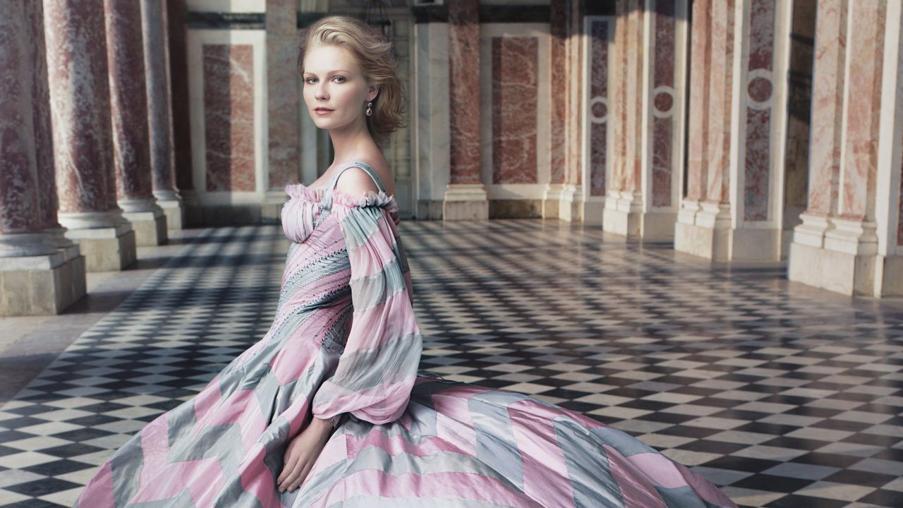 Dos arquivos: Kirsten Dunst como a jovem rainha do filme de Sofia Coppola, Marie Antoinette