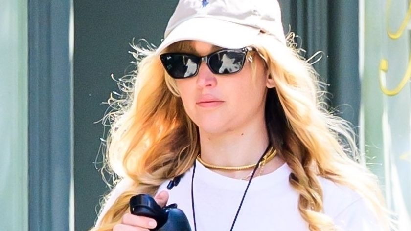 Jennifer Lawrence fez uma camiseta branca parecer tudo menos comum