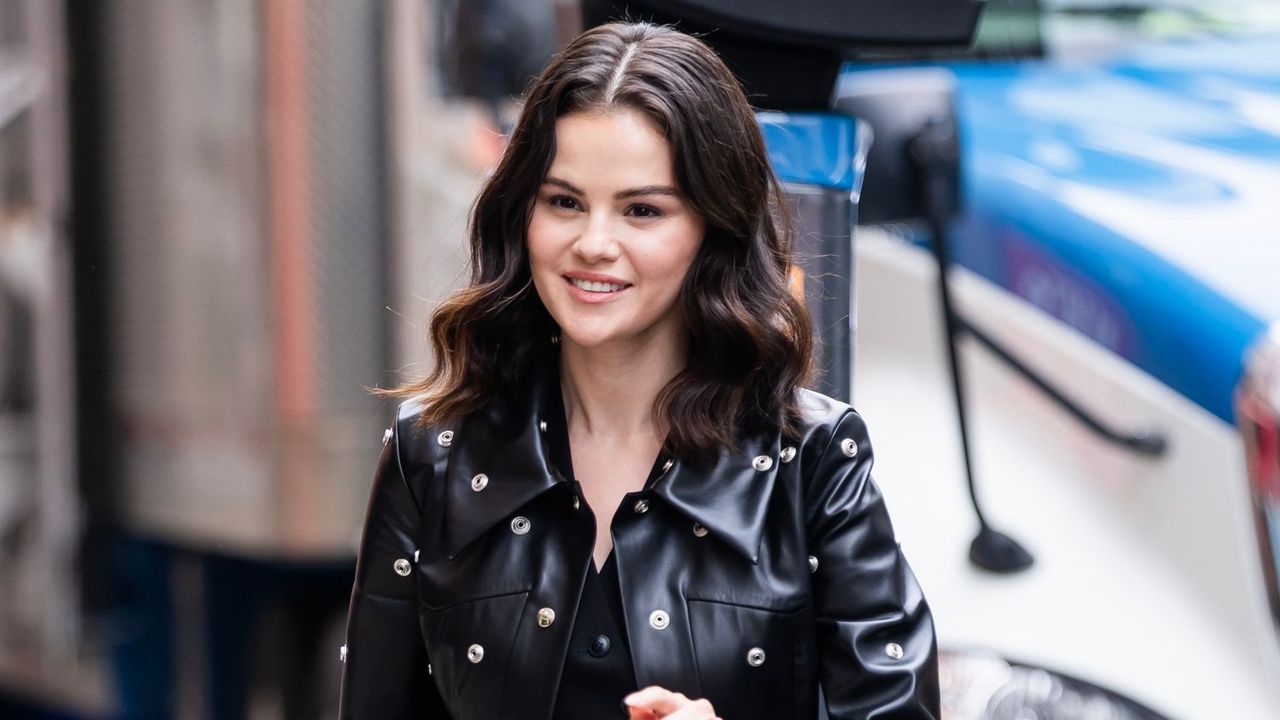 Deixe o curto Bandana Mani de Selena Gomez servir como inspiração anti-nua para o verão 2025