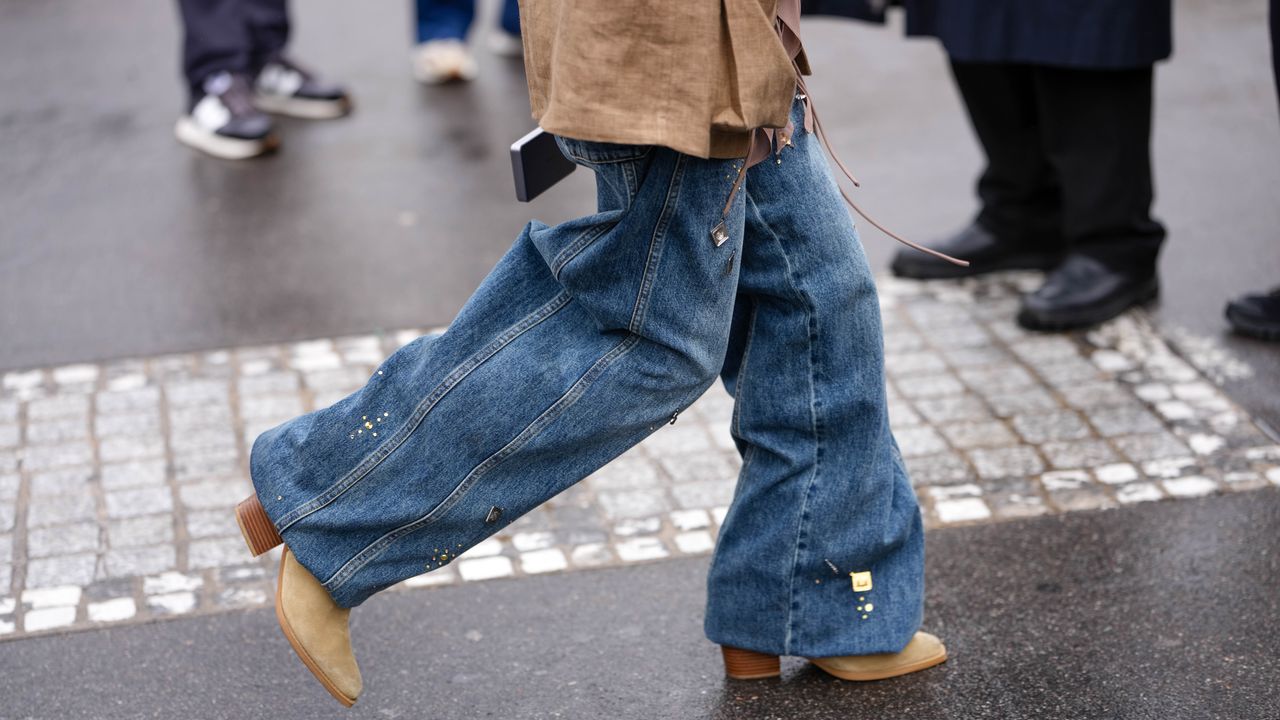 O que Boots Fashion Pros estará vestindo com jeans de perna larga no outono de 2025