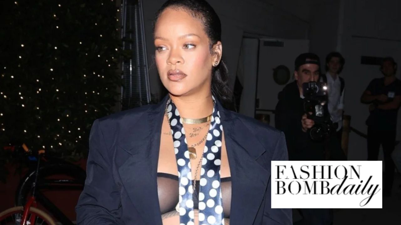 Rihanna pegou o jantar em Giorgio Baldi em um traje ERL de grandes dimensões preto, com uma gravata de bolinhas e um Black Savage x Fenty Sheer Bralette