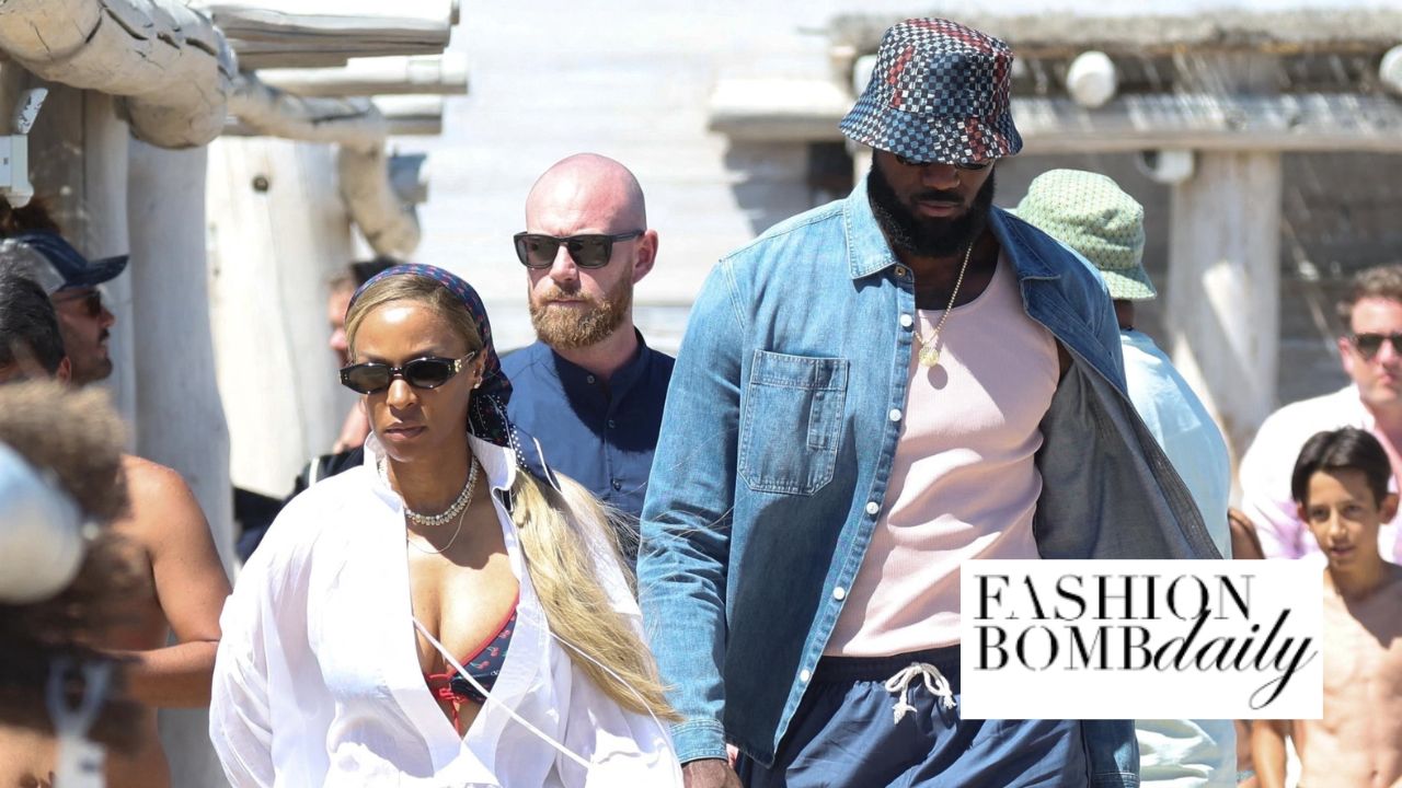 Savannah James foi capturado com LeBron James em Saint-Tropez em um biquíni Valentino impresso de US $ 1.000 com uma camisa de US $ 933 White Ferragamo Kaftan