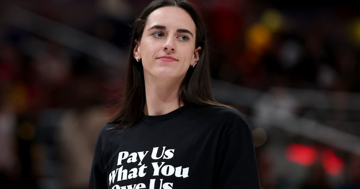 Como os jogadores da WNBA estão usando mercadorias para destacar seu valor