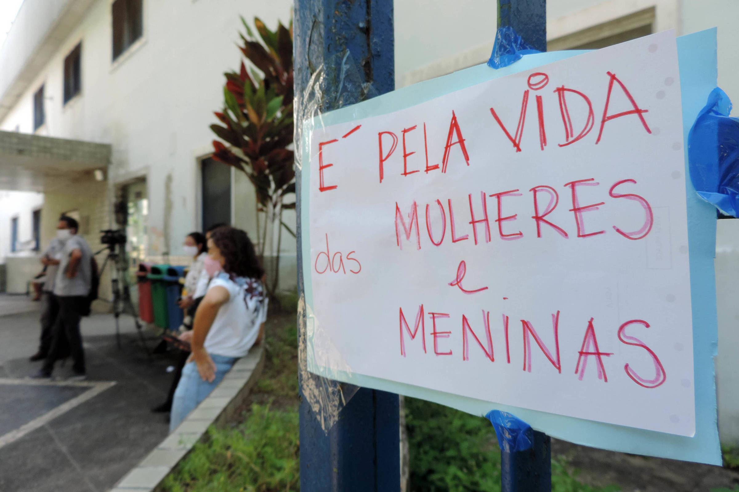 Meninas viajam milhares de quilômetros por aborto legal - 20/08/2025 - Equilíbrio e Saúde