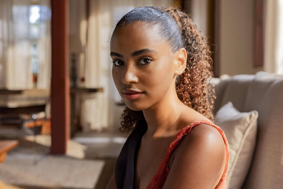 Gabz, atriz da Globo, vai à Justiça para punir racistas - 21/08/2025 - Outro Canal