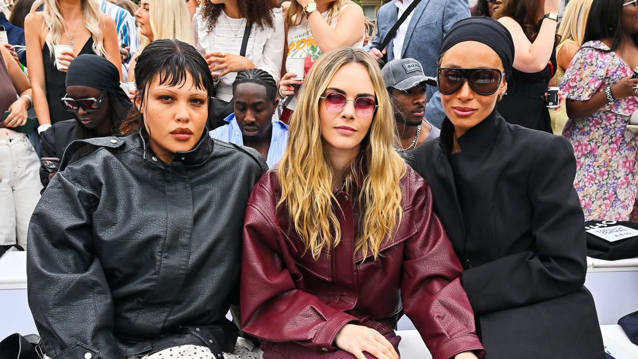 Joni! Jamie! Cara! O show de passarelas da Topshop retorna para levar a Trafalgar Square de Londres