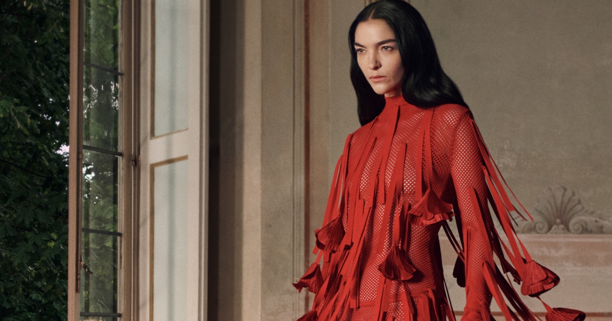 A campanha de Ferragamo no outono de 2025 é sobre glamour