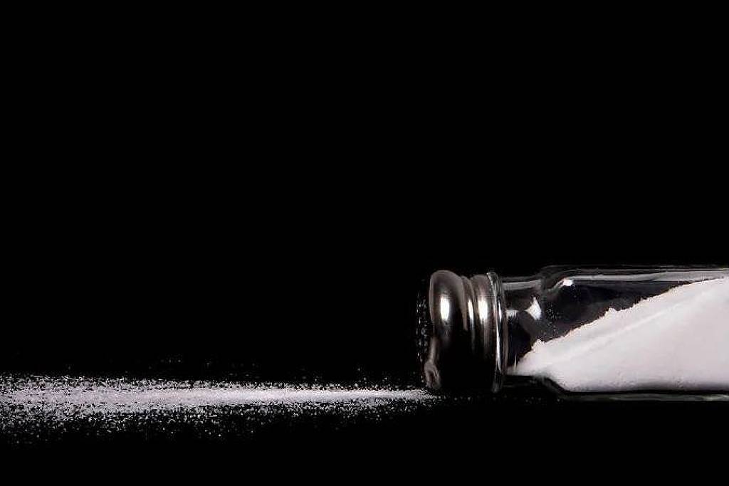 Consumo de sal: novas pesquisas desafiam recomendações - 05/09/2025 - Equilíbrio e Saúde