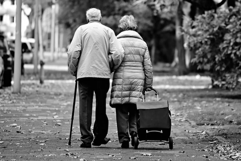 Idosos: Alta incidência de quedas expõe vulnerabilidade - 15/09/2025 - Equilíbrio e Saúde