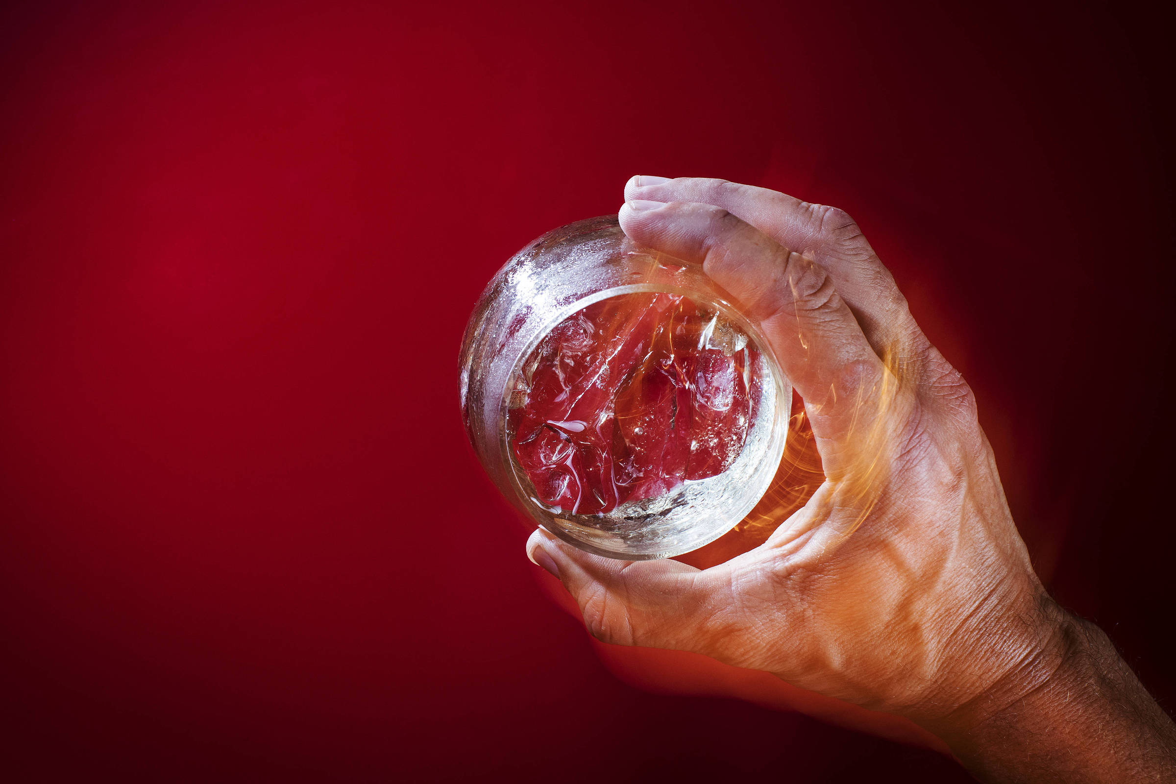 Metanol na bebida alcoólica: polícia faz operação em bares - 29/09/2025 - Equilíbrio e Saúde