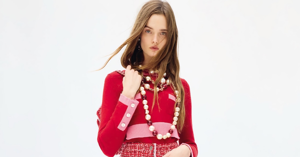 Veja Lulu Tenney no outono de Chanel 2025 Coleção de moda