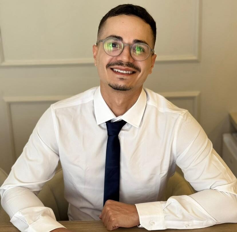 Dr. Arthur Nunes André