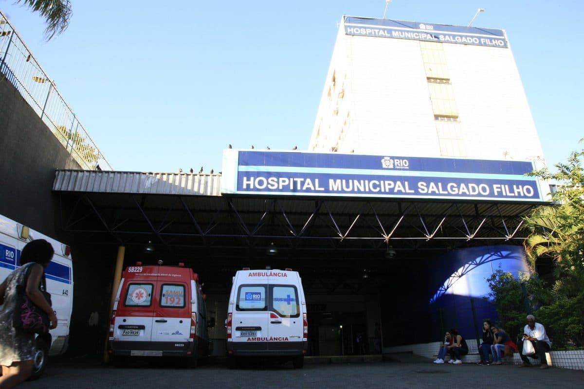 Polícia encontra 4 corpos mumificados em hospital no Rio - 05/10/2025 - Equilíbrio e Saúde