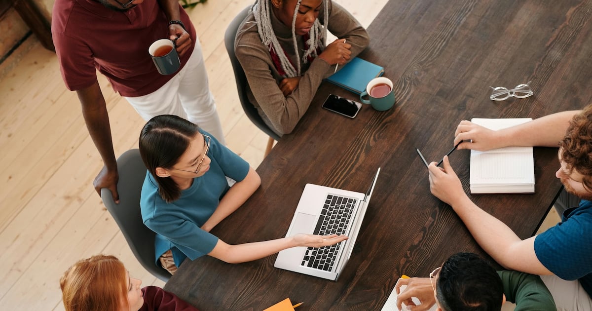 Acha que conseguir um emprego é difícil? Experimente ter 'DEI' em seu currículo