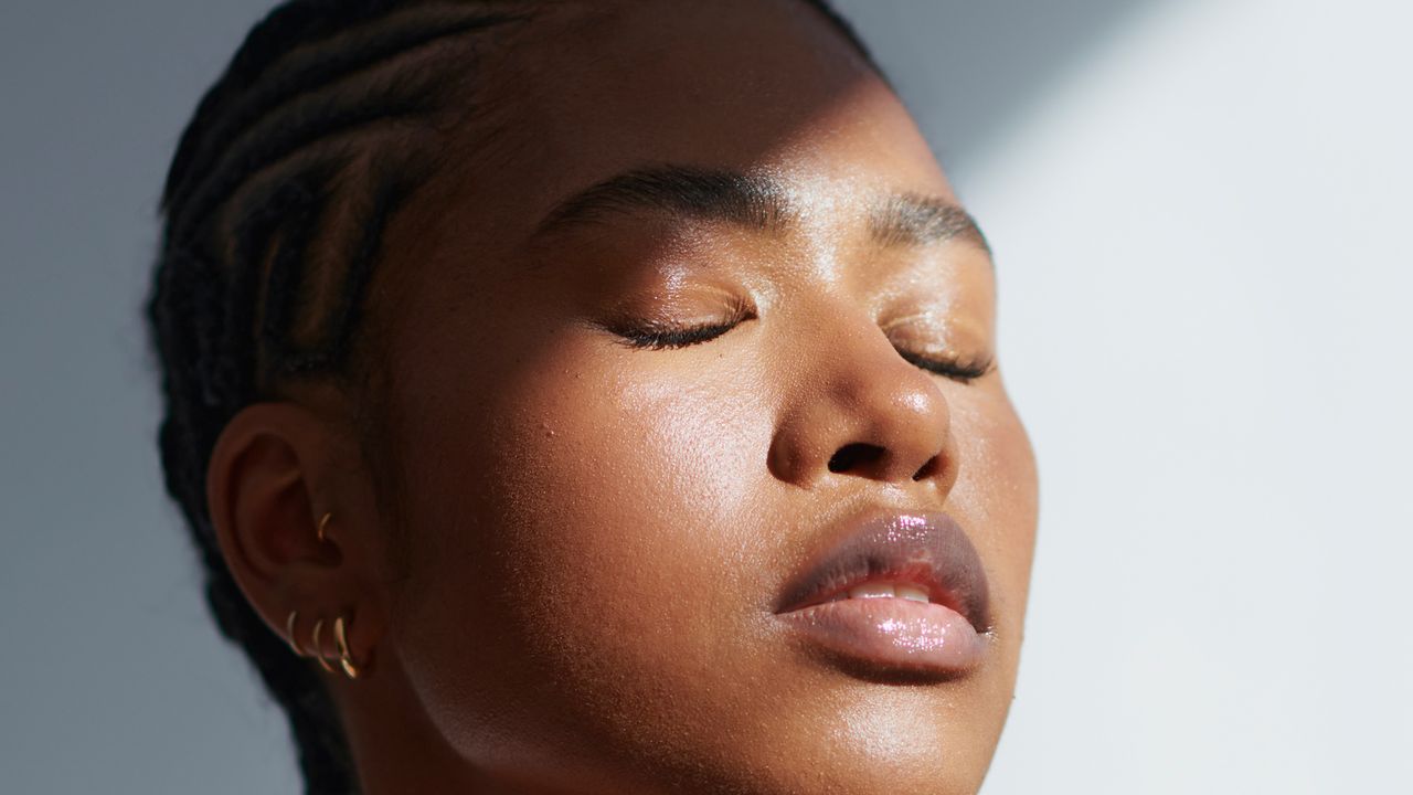 Veja como o ácido azelaico pode ajudar com acne, rosácea e hiperpigmentação