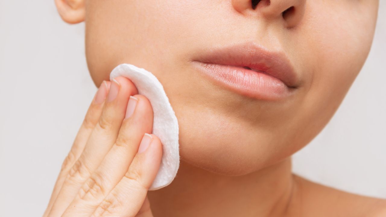 Como aplicar ácido glicólico no rosto, segundo dermatologistas