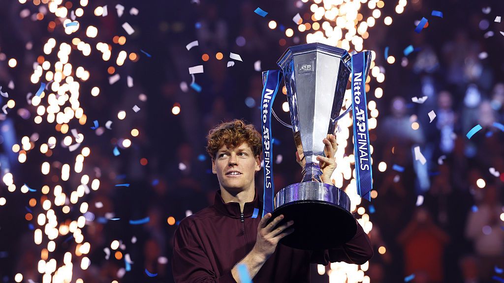 Jannik Sinner vence Carlos Alcaraz e vence o Nitto ATP Finals