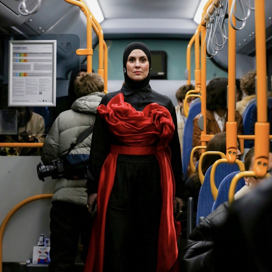 E259, ela está servindo fabulosamente! Notas sobre como se vestir com confiança com Samia Benchaou – Crise do guarda-roupa