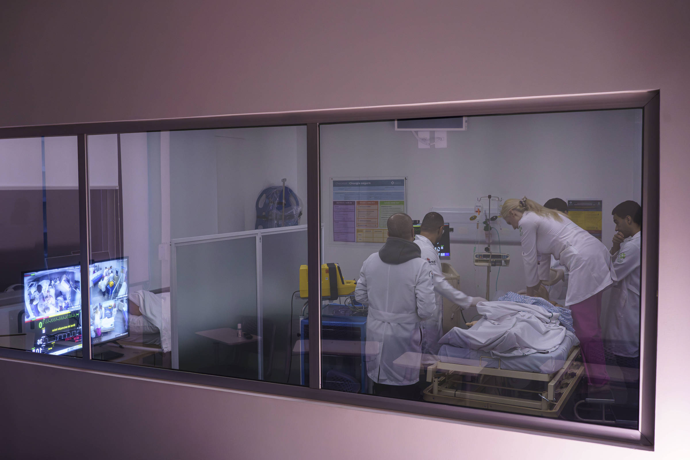 Projeto que cria 'OAB' para médicos avança no Senado - 03/12/2025 - Equilíbrio e Saúde