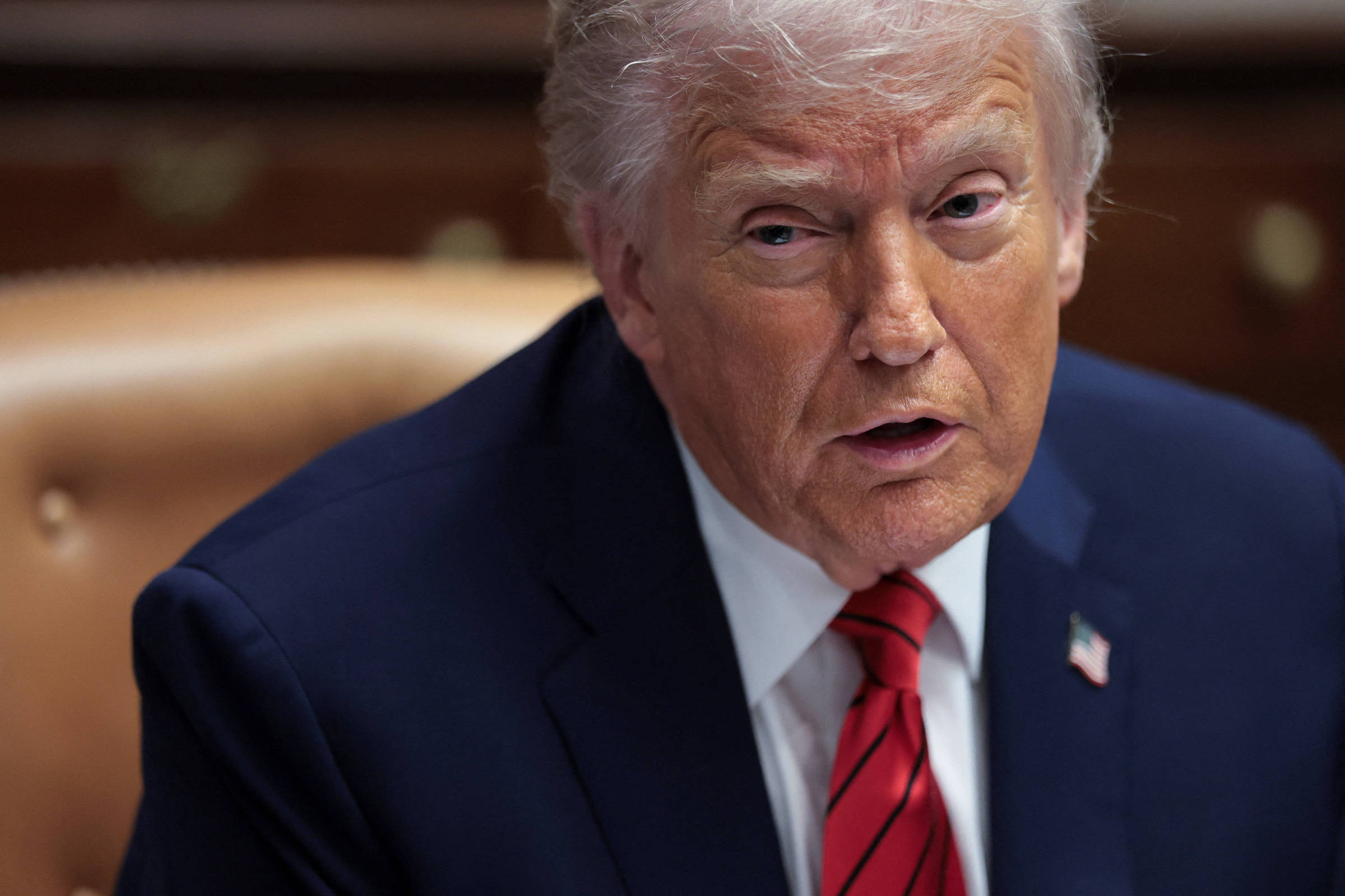 Trump diz que a CNN deveria ser vendida com a Warner Bros. - 10/12/2025 - Ilustrada