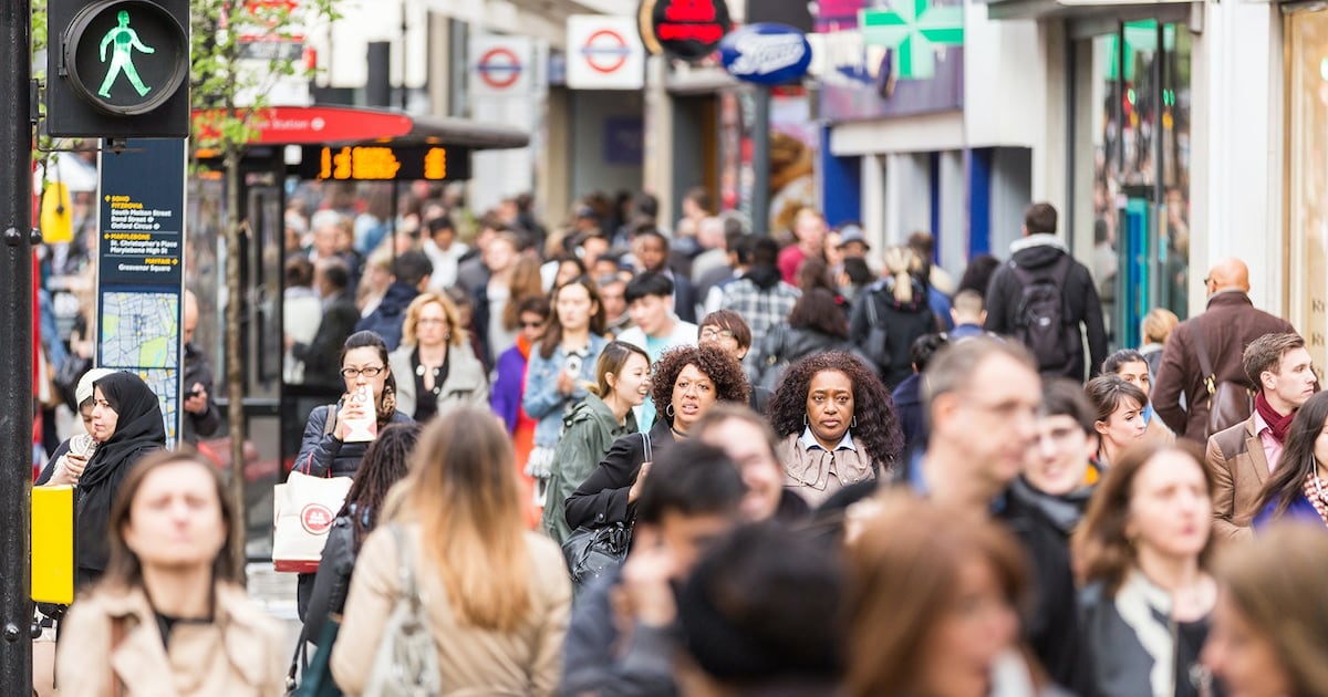 Os compradores evitam as ruas principais do Reino Unido, apesar da atração das vendas do Boxing Day