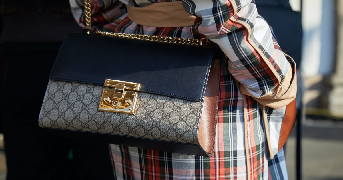 Acessórios atemporais que melhoram qualquer roupa