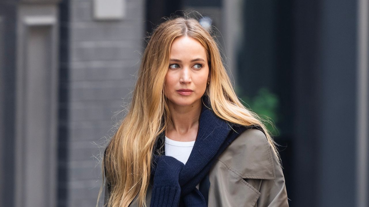 A regra estrita de roupas de Jennifer Lawrence mudará a maneira como você se veste em 2026