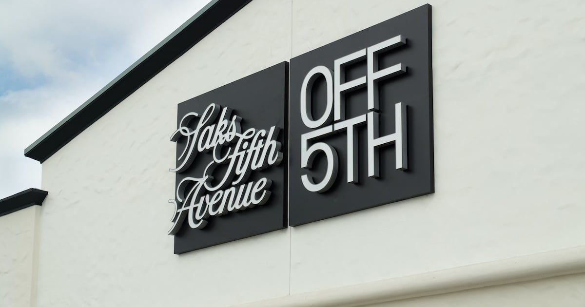 Saks fechará a maioria das 5ª lojas com grandes liquidações