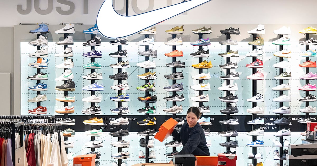 Nike corta 775 empregos nos EUA para acelerar automação e aumentar lucro