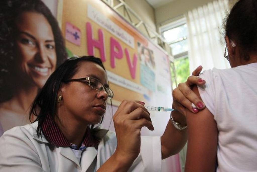 Vacina HPV: proteção dura 12 anos, diz estudo - 06/02/2026 - Equilíbrio e Saúde
