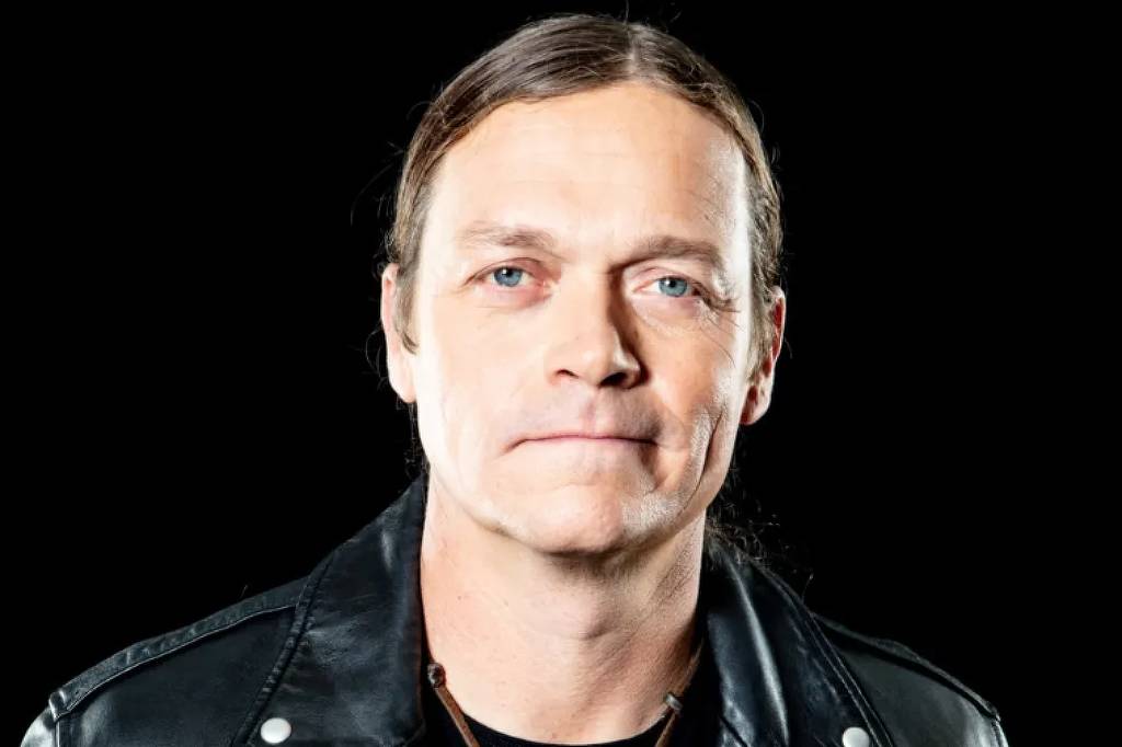 Brad Arnold, vocalista da banda 3 Doors Down, morre aos 47 - 07/02/2026 - Ilustrada