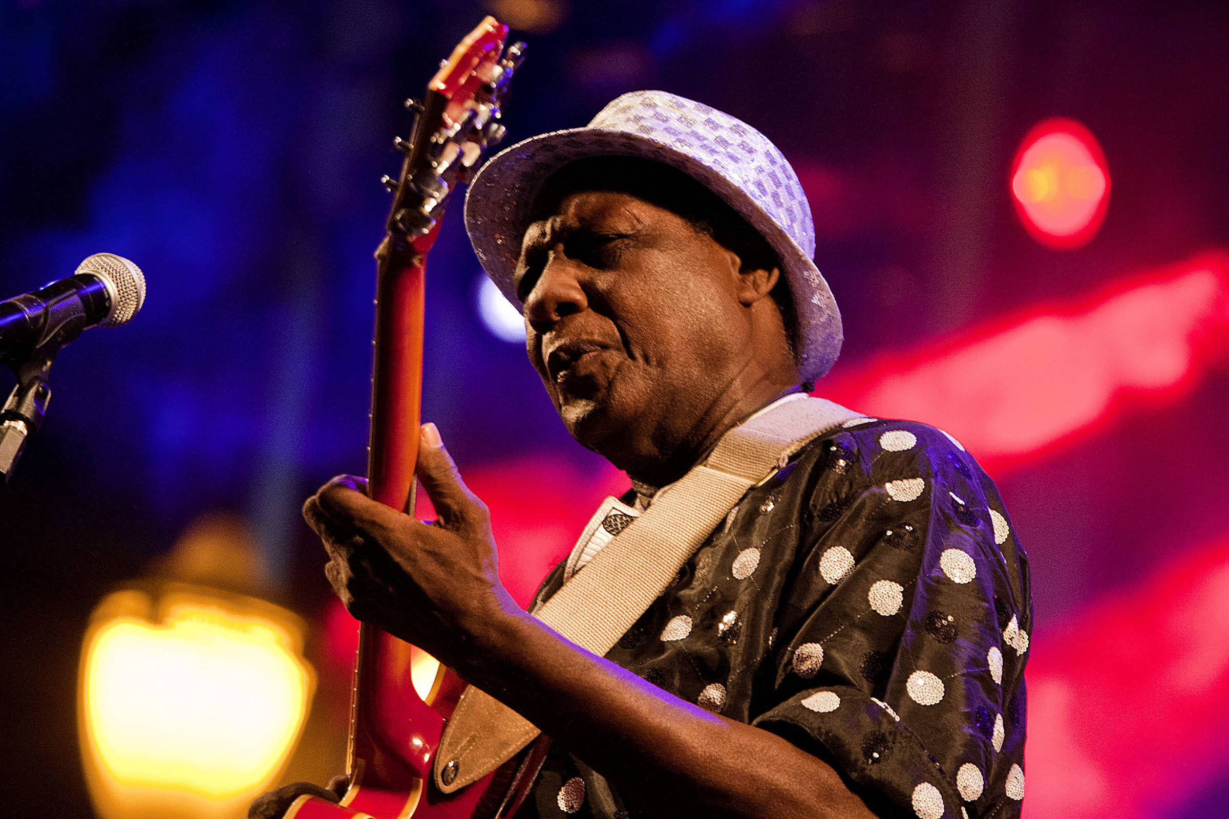 Morre Ebo Taylor, guitarrista precursor do highlife - 08/02/2026 - Ilustrada