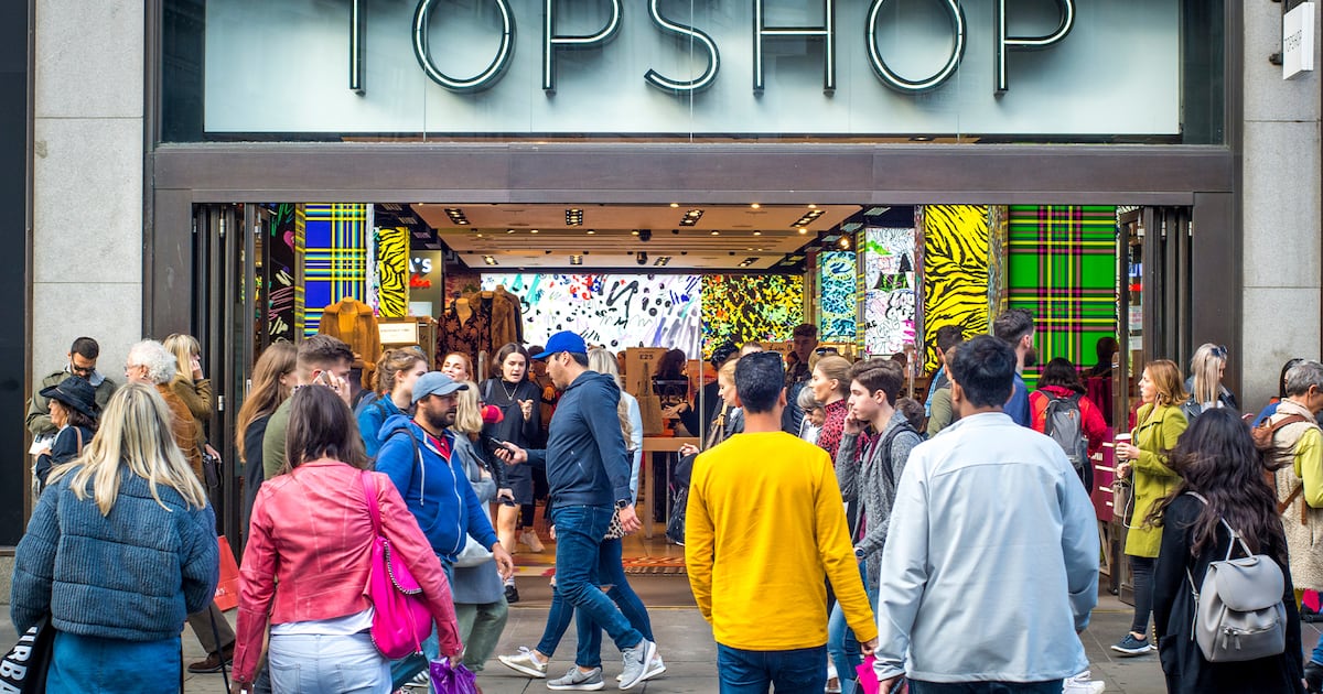 Topshop abre em John Lewis em tentativa de recuperar o apelo de roupas do Reino Unido