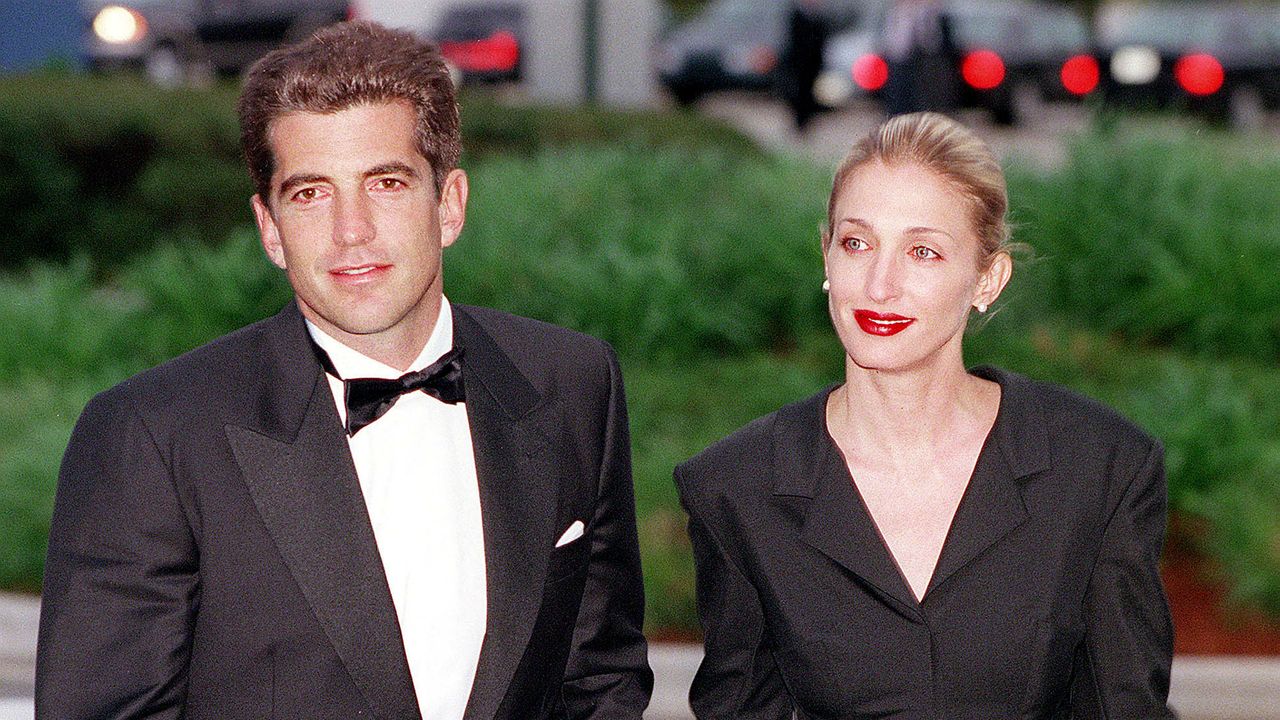 Este é o suposto batom vermelho preferido de Carolyn Bessette Kennedy