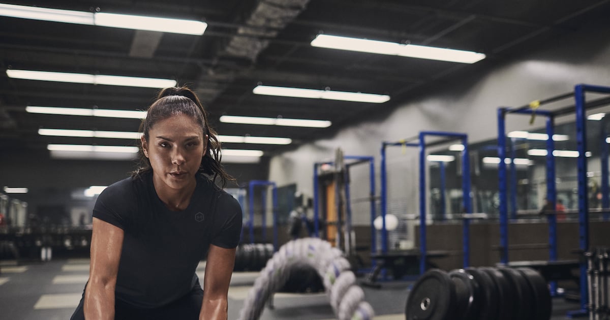 Under Armour eleva previsões anuais à medida que a recuperação desacelera