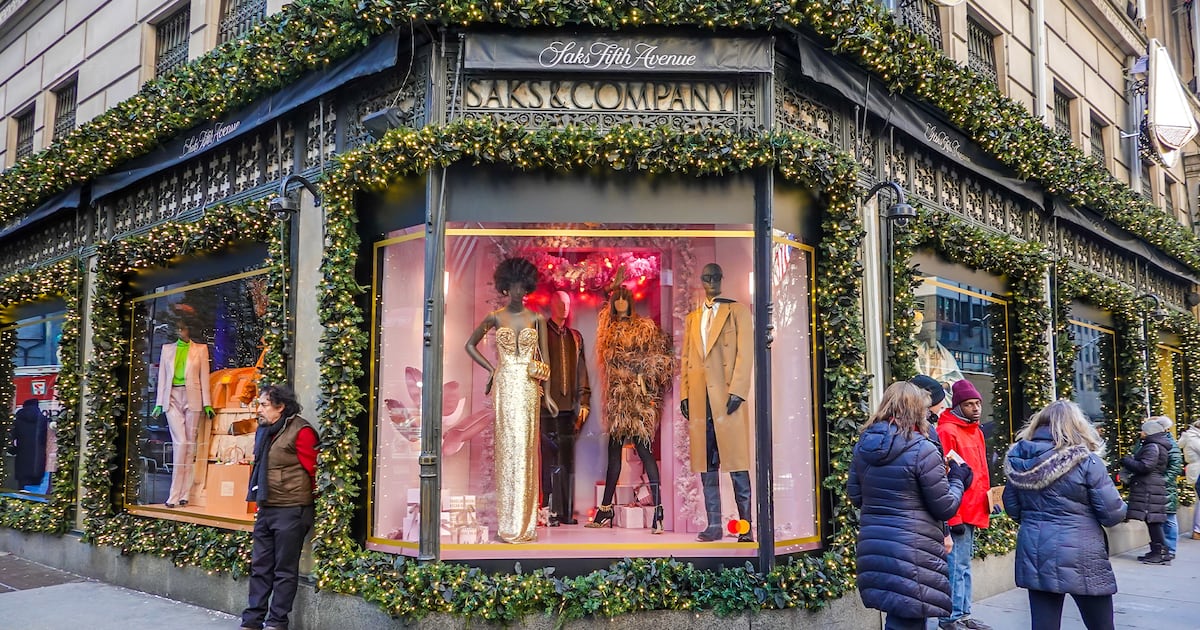 Saks Global fechará nove lojas