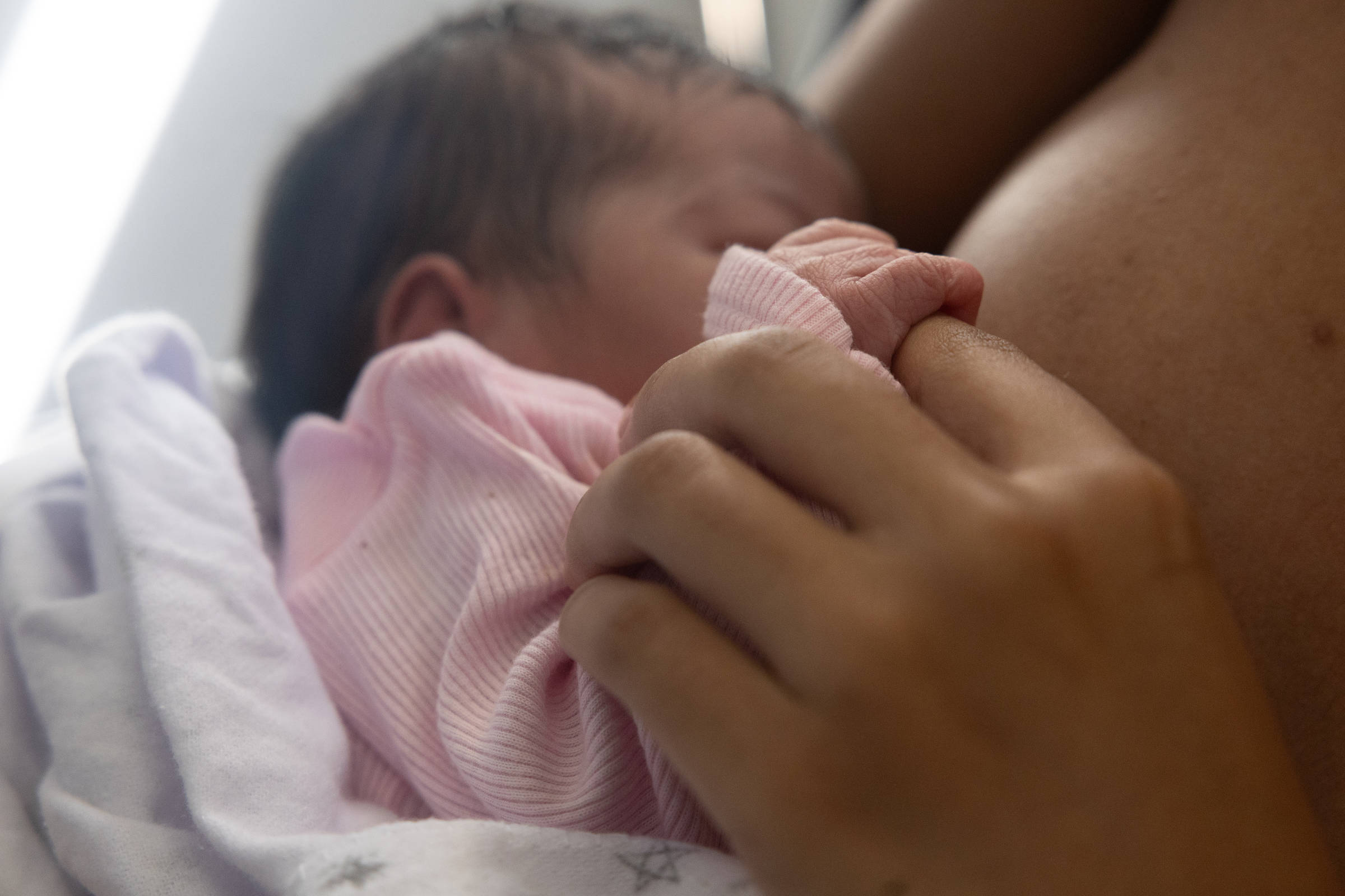 País atinge menor taxa de mortalidade infantil em 34 anos - 17/03/2026 - Equilíbrio e Saúde